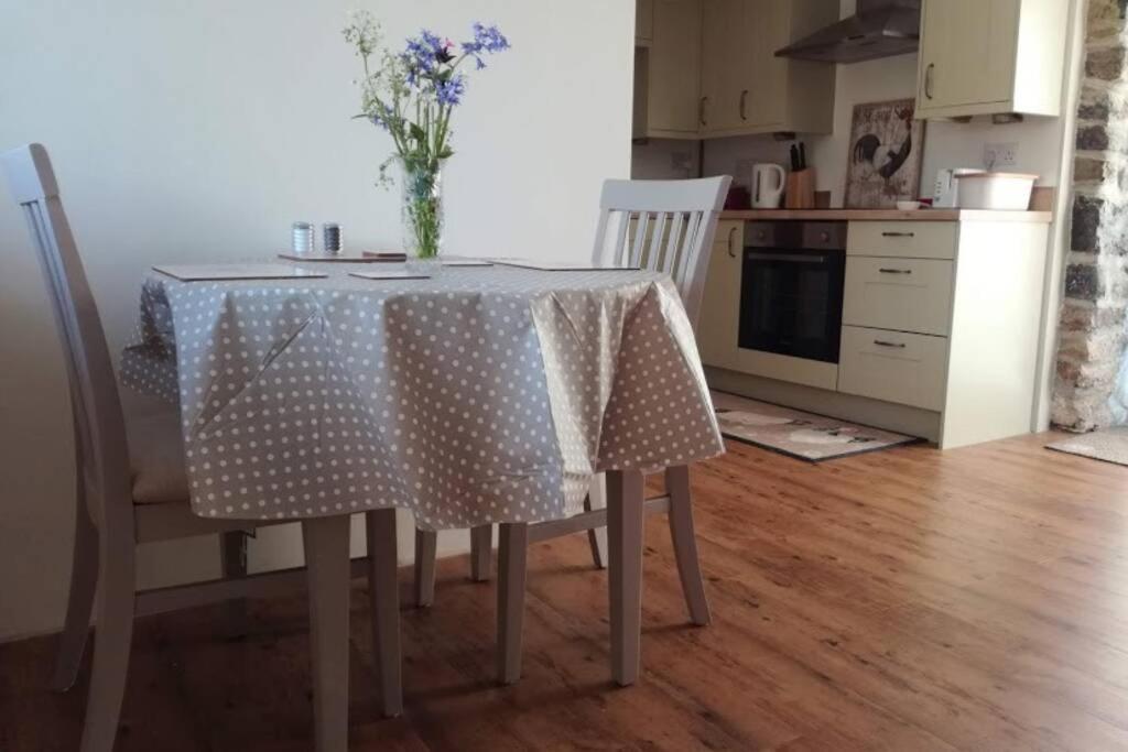 Farm Accommodation - The Lizard Peninsula, Cornwall Хелстън Екстериор снимка