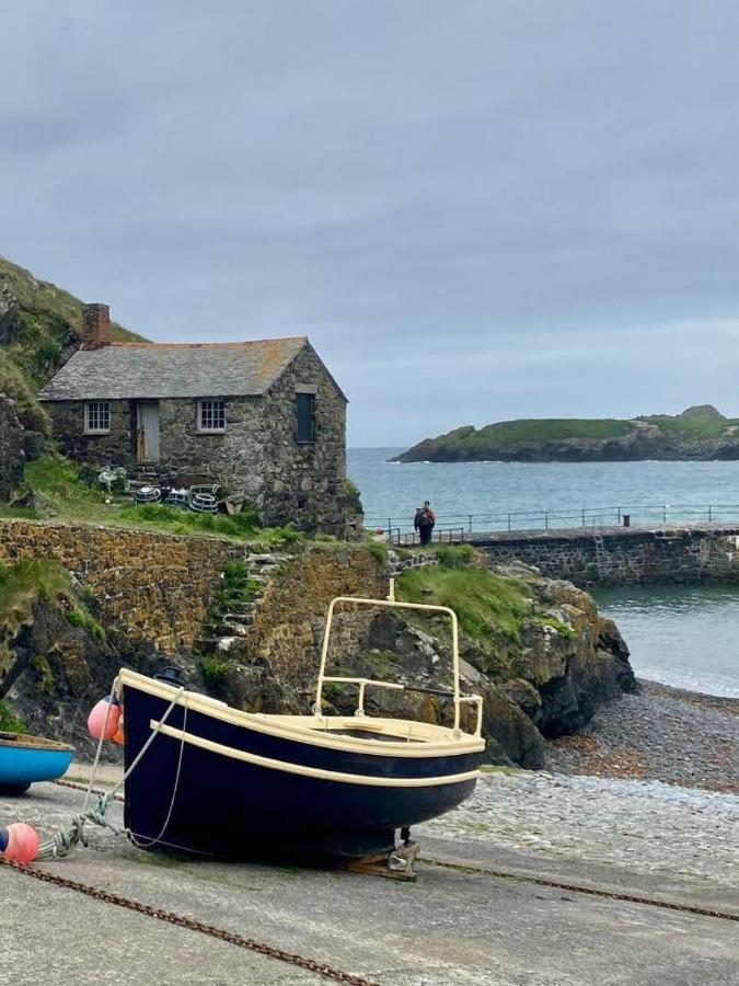 Farm Accommodation - The Lizard Peninsula, Cornwall Хелстън Екстериор снимка